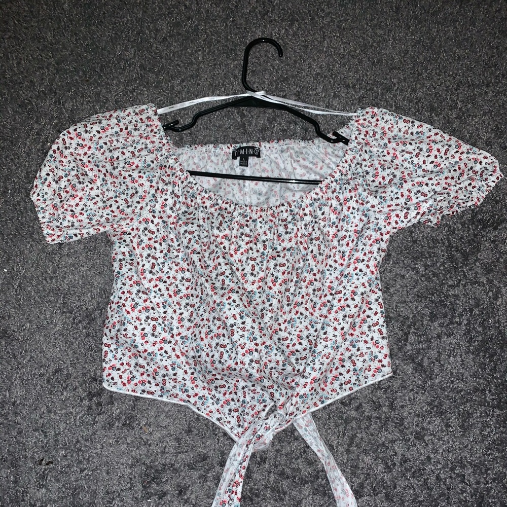 🌸Cute floral crop top🌸 NEVER WORN!!